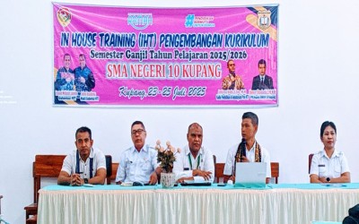 In House Training (IHT) Pengembangan Kurikulum SMAN 10 Kupang, Semester Ganjil 2025/2026